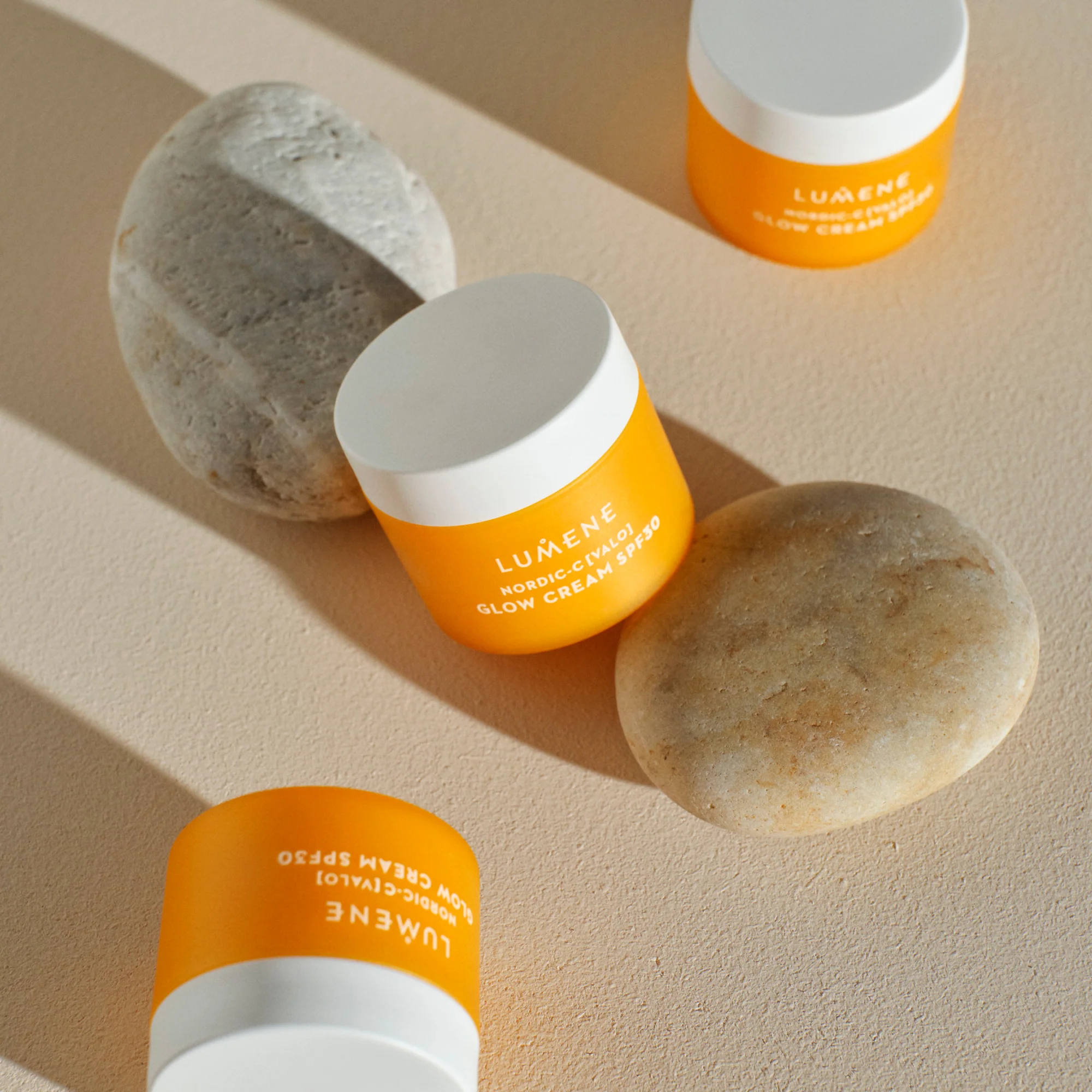 Heleyttävä päivävoide SPF30 - Image 5
